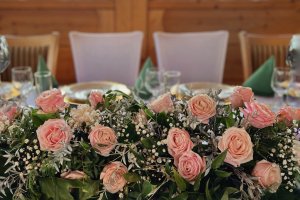 Prezydium drewniana sala