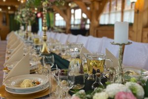 Wesele w drewnianej sali